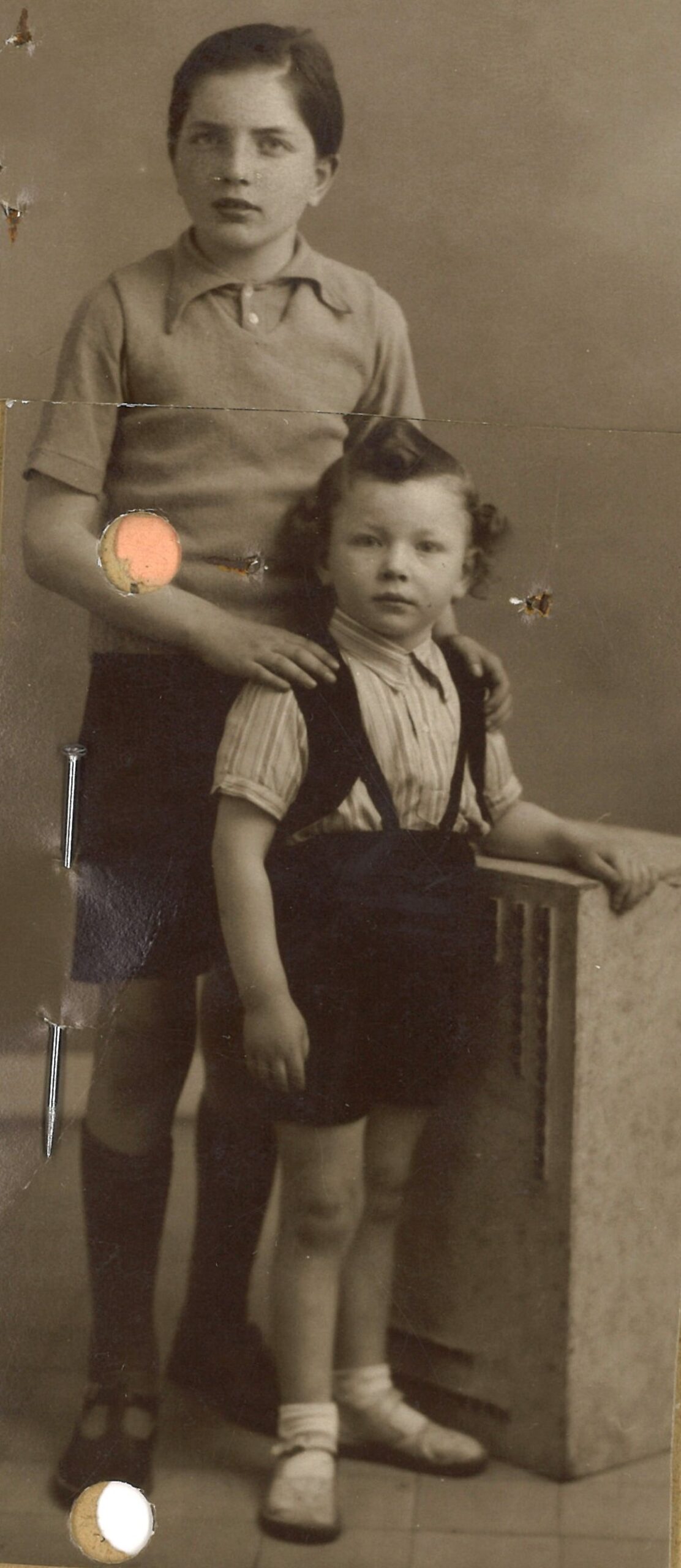 Maurice et son frère aîné (sans doute vers 1935)