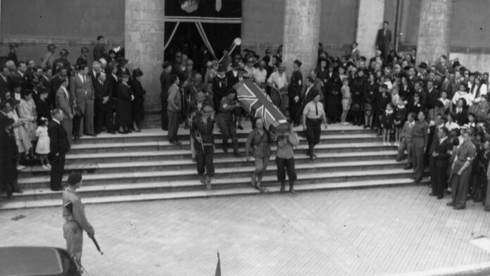 1944 08 23 obseques pont de bats cercueil mellows coll. dufau