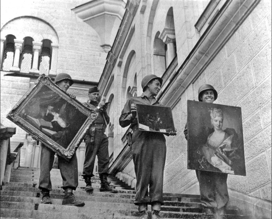 tableaux retrouves en mai 1945 dans le chateau de neuschwanstein en baviere provenant des collections rothschild et stern 